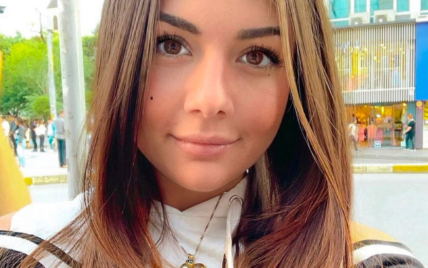 DSDS-Kandidatin Katharina Eisenblut lächelt