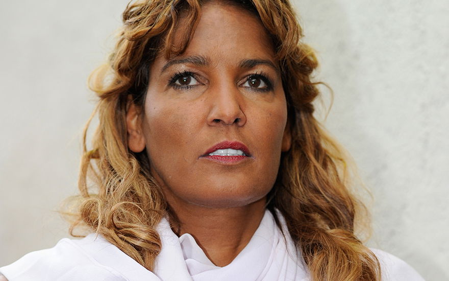 Nadja abd el Farrag schaut nach oben.
