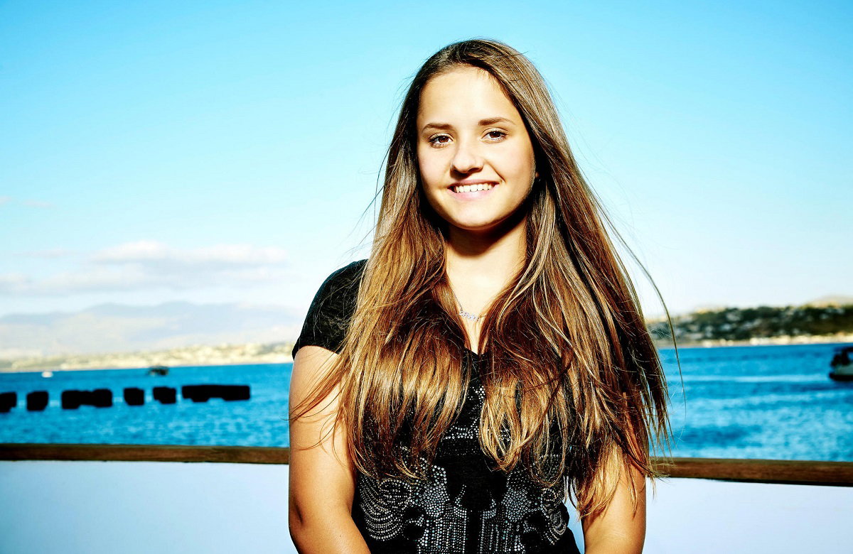Davina Geiss lacht