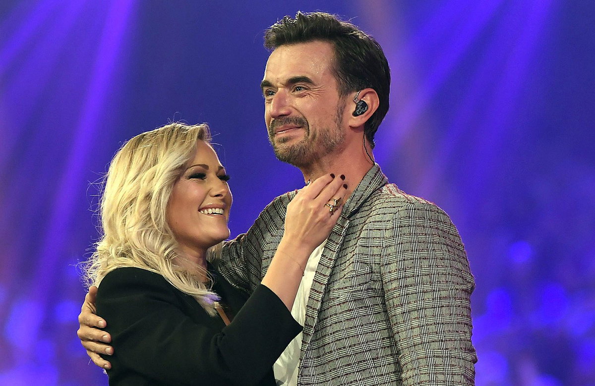 Florian Silbereisen nimmt Helene Fischer in den Arm.