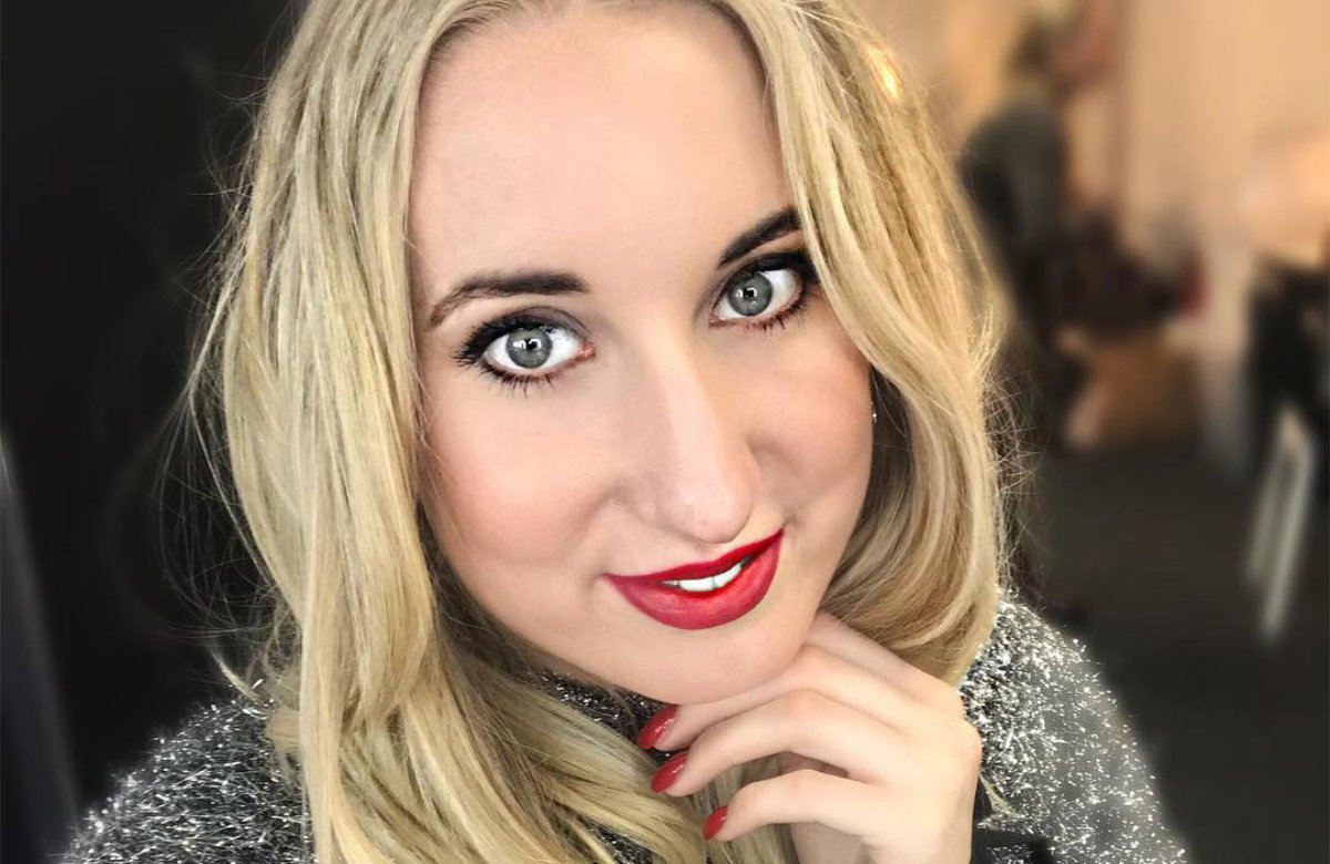 Melissa mit roten Lippen