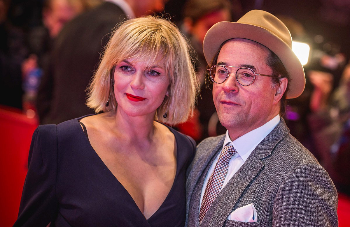 Anna Loos und Jan Josef Liefers ernst