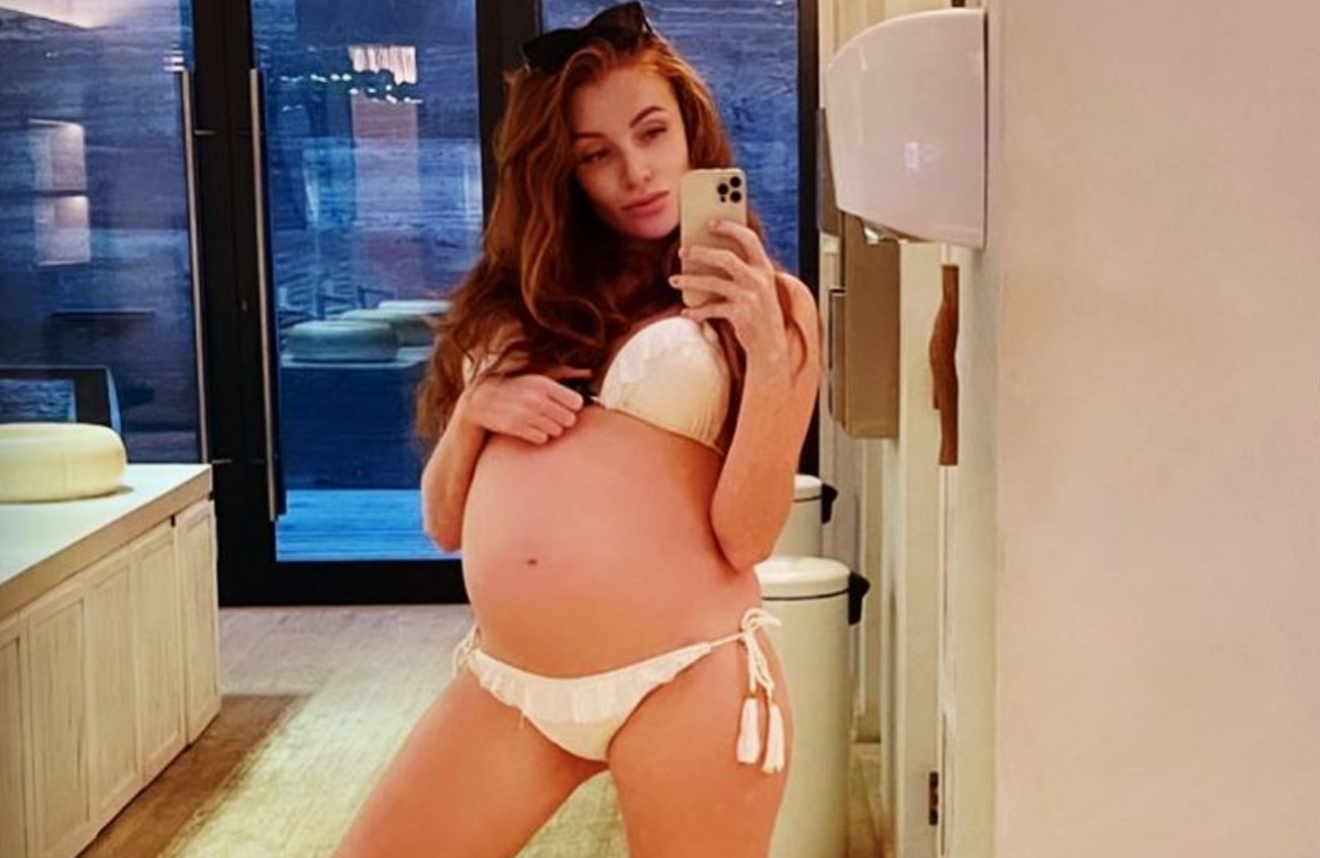 Georgina Fleur 2021 mit Babybauch