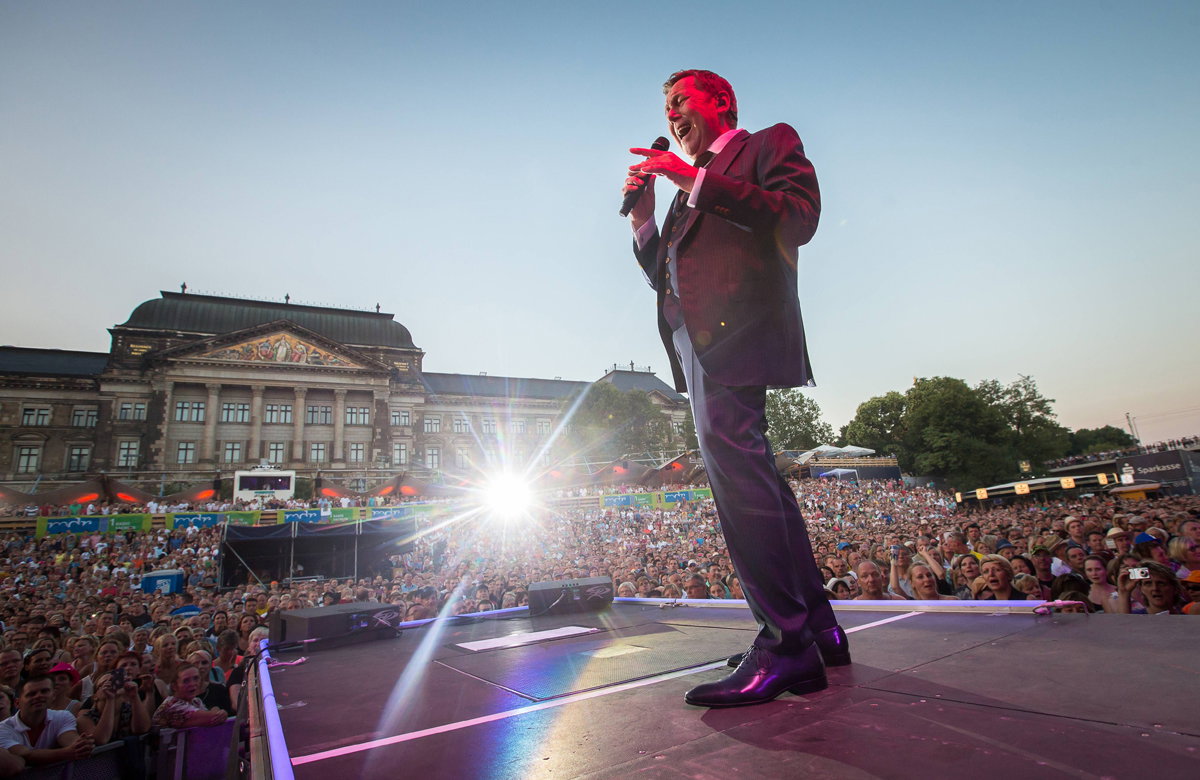 Roland Kaiser gibt ein Konzert sein.er Live-Shows Kaisermania