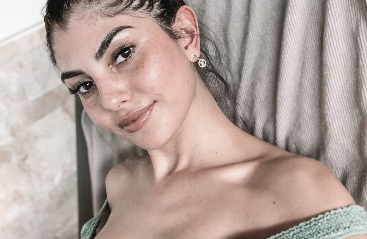 Yeliz Koc lächelt leicht