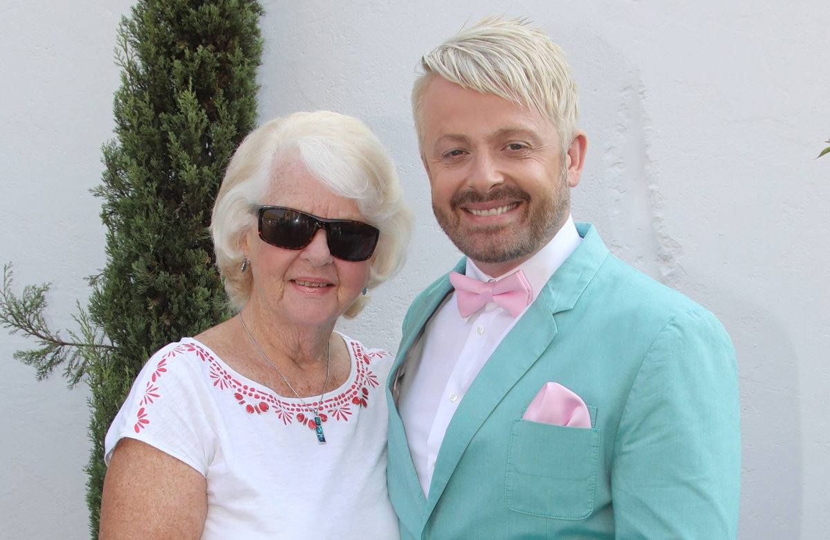Ross Antony und seine Mutter Vivien Catterall mit Sonnenbrille