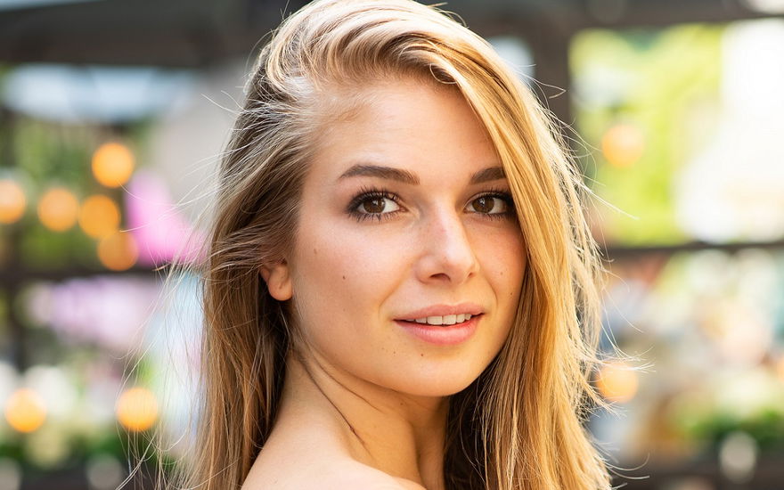 Lola Weippert seitliches Portrait