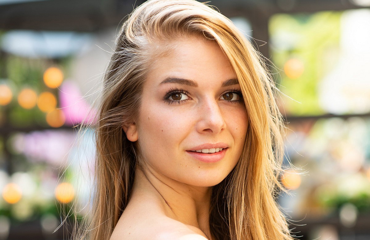 Lola Weippert seitliches Portrait