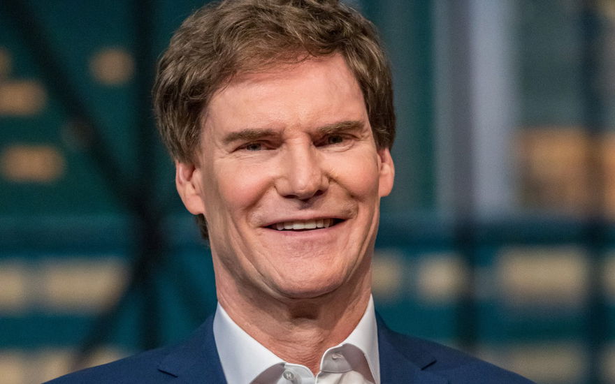 Carsten Maschmeyer lächelt