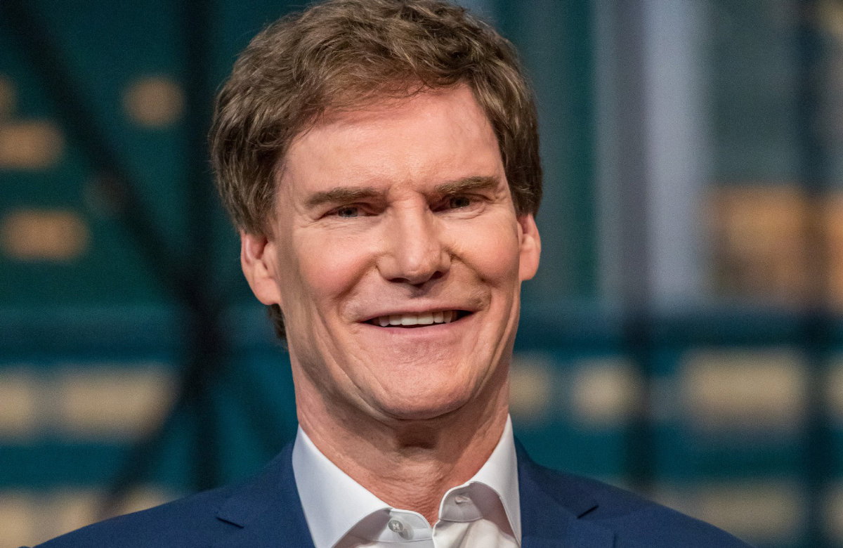 Carsten Maschmeyer lächelt