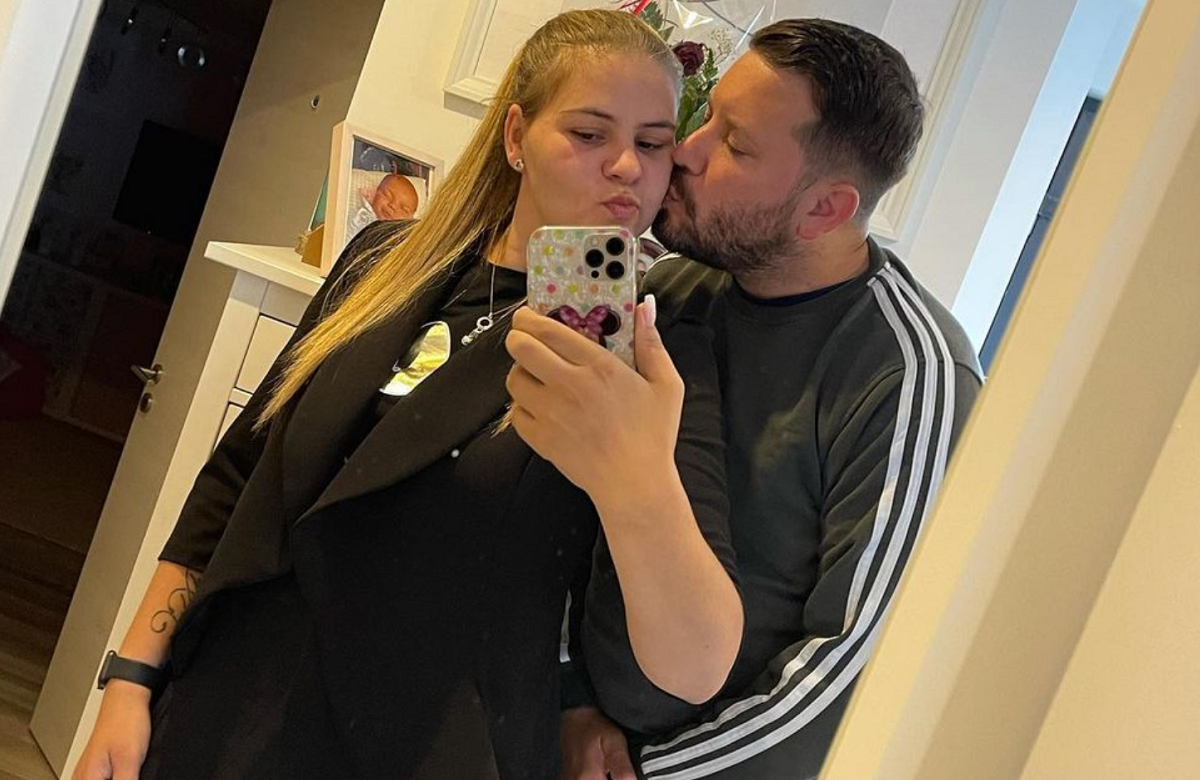Florian Köster küsst Sylvana Wollny auf die Wange