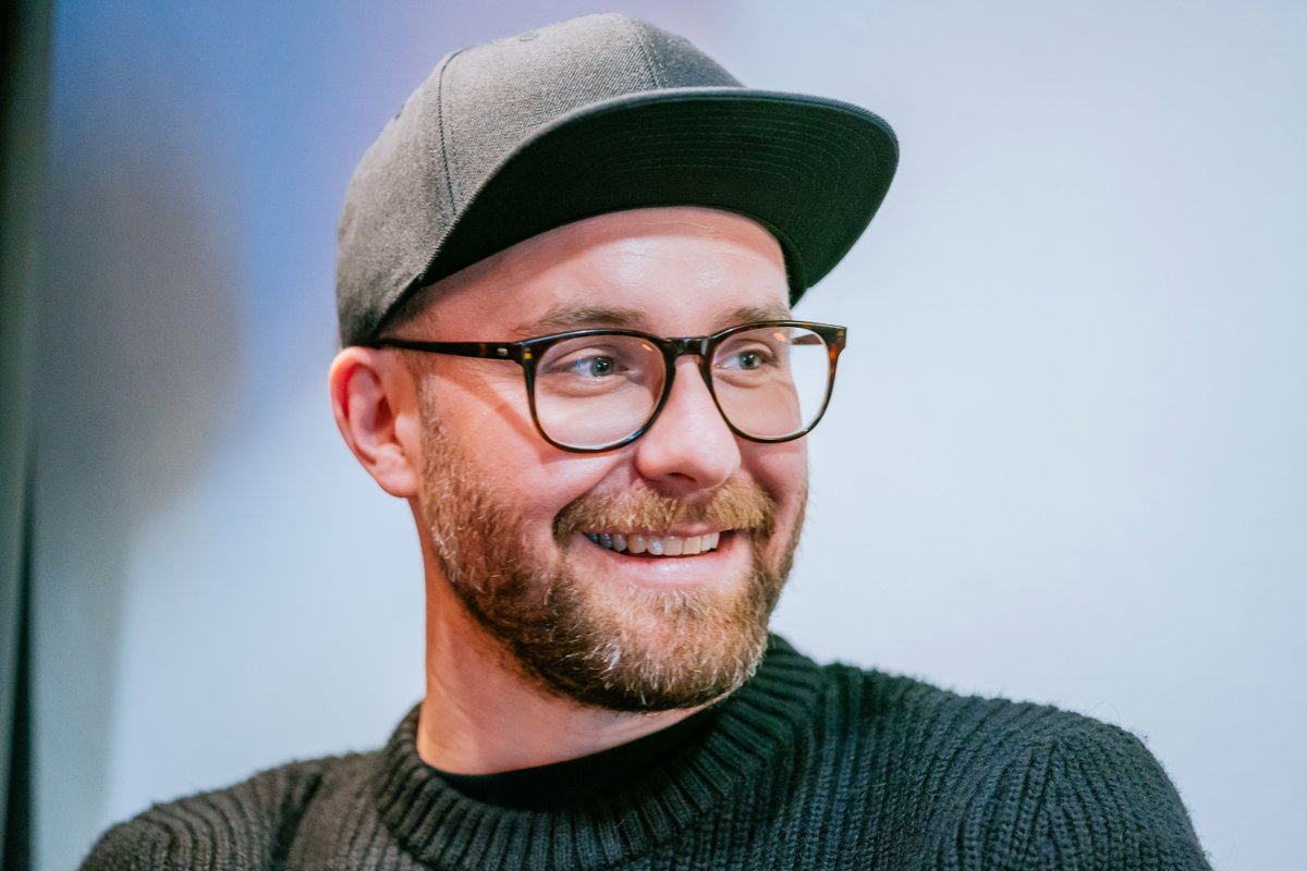 Mark Forster lächelt beseelt