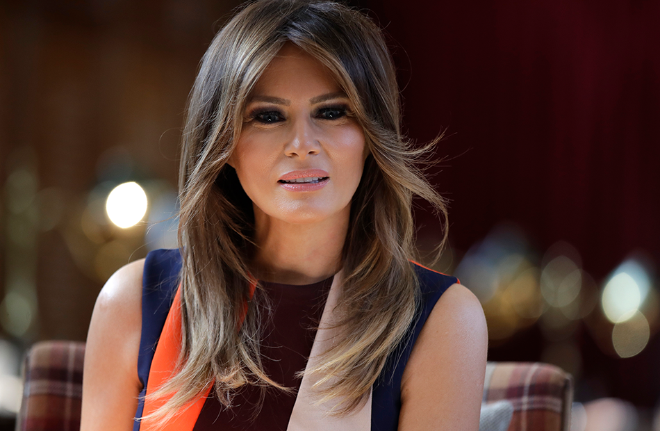 Melania Trump guckt ernst