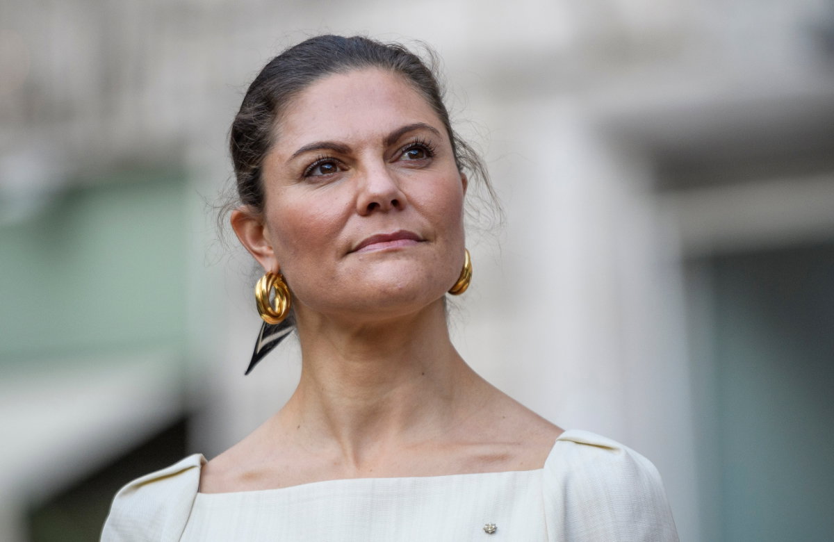 Victoria von Schweden schaut ernst