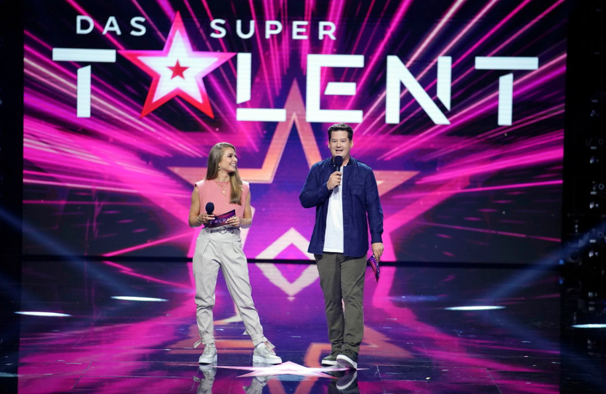 Lola Weippert und Chris Tall auf der "Supertalent"-Bühne