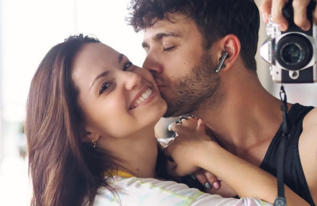 Christina Luft und Luca Hänni küssen sich
