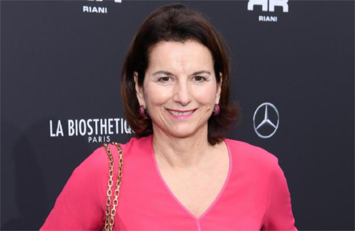 Claudia Ober lächelt udn trägt ein Pinkes Oberteil