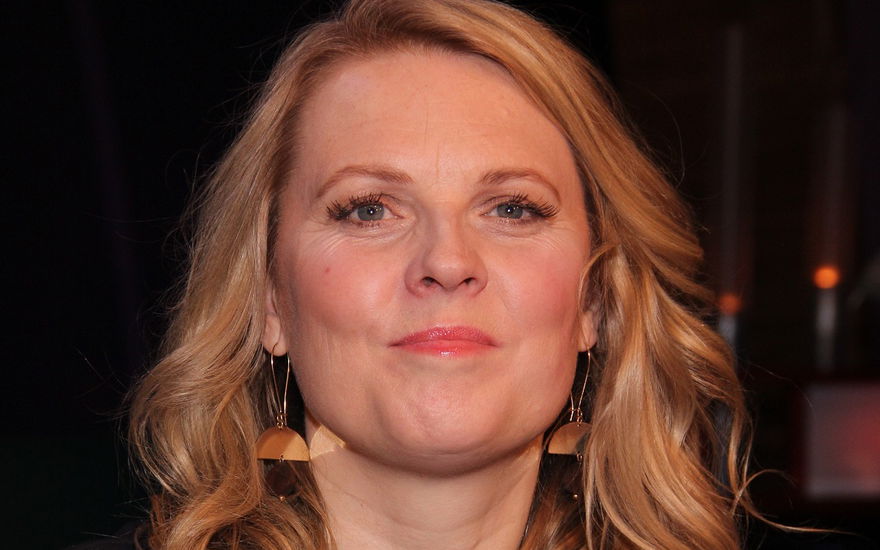 Patricia Kelly blickt sorgenvoll.