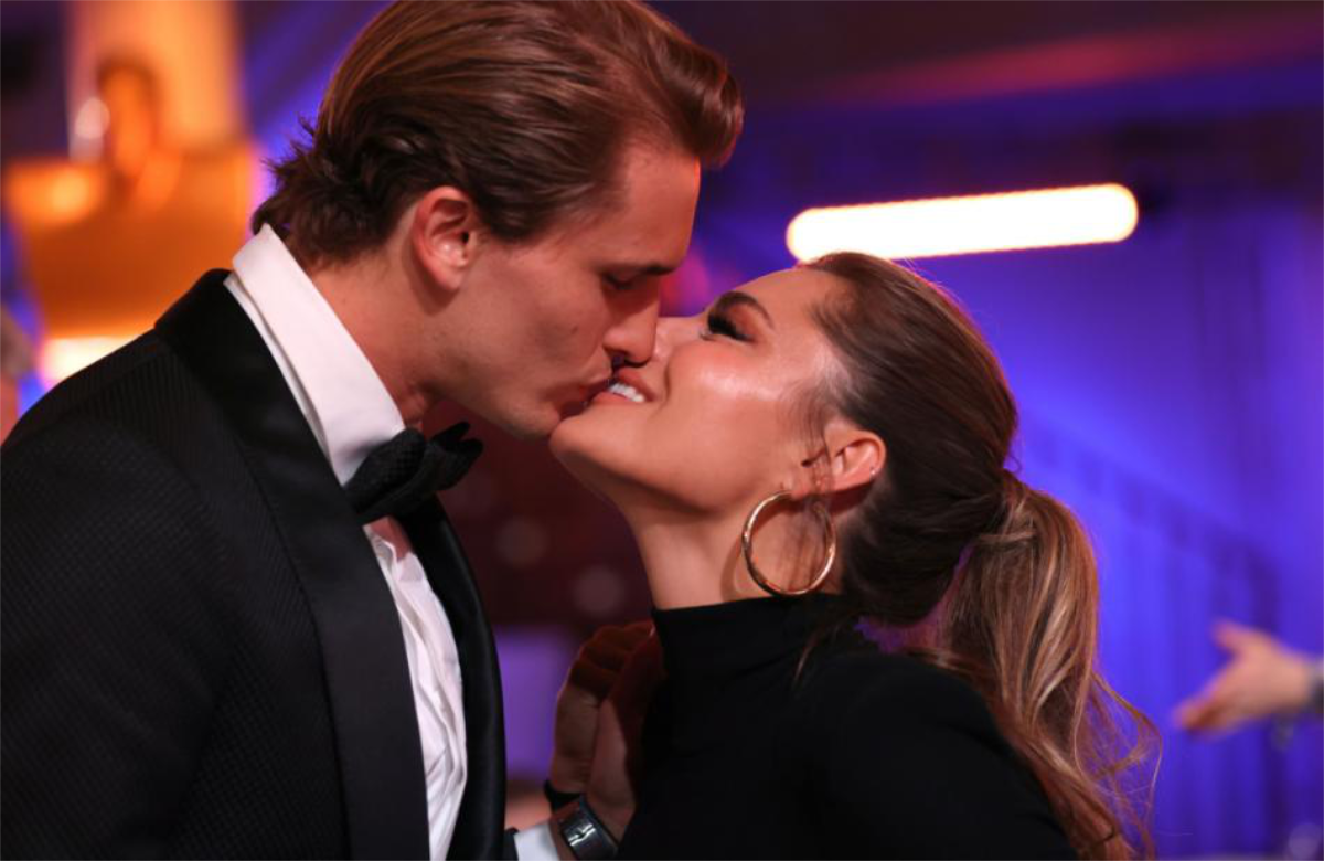 Sophia Thomalla und Alex Zverev küssen sich