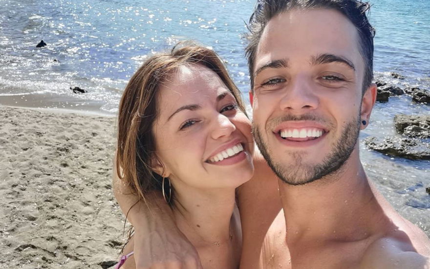 Christina und Luca Hänni strahlen in die Kamera.