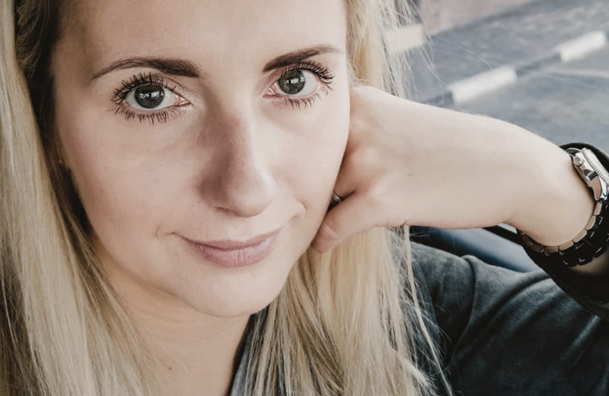 Anna Heiser guckt traurig.