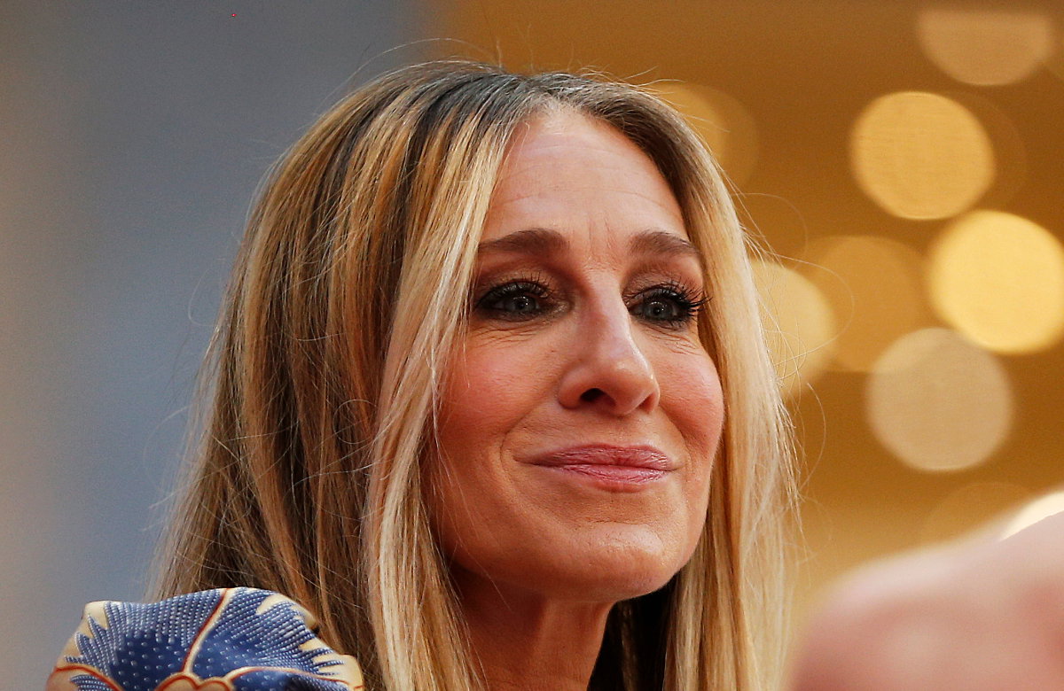 Sarah Jessica Parker lächelt leicht