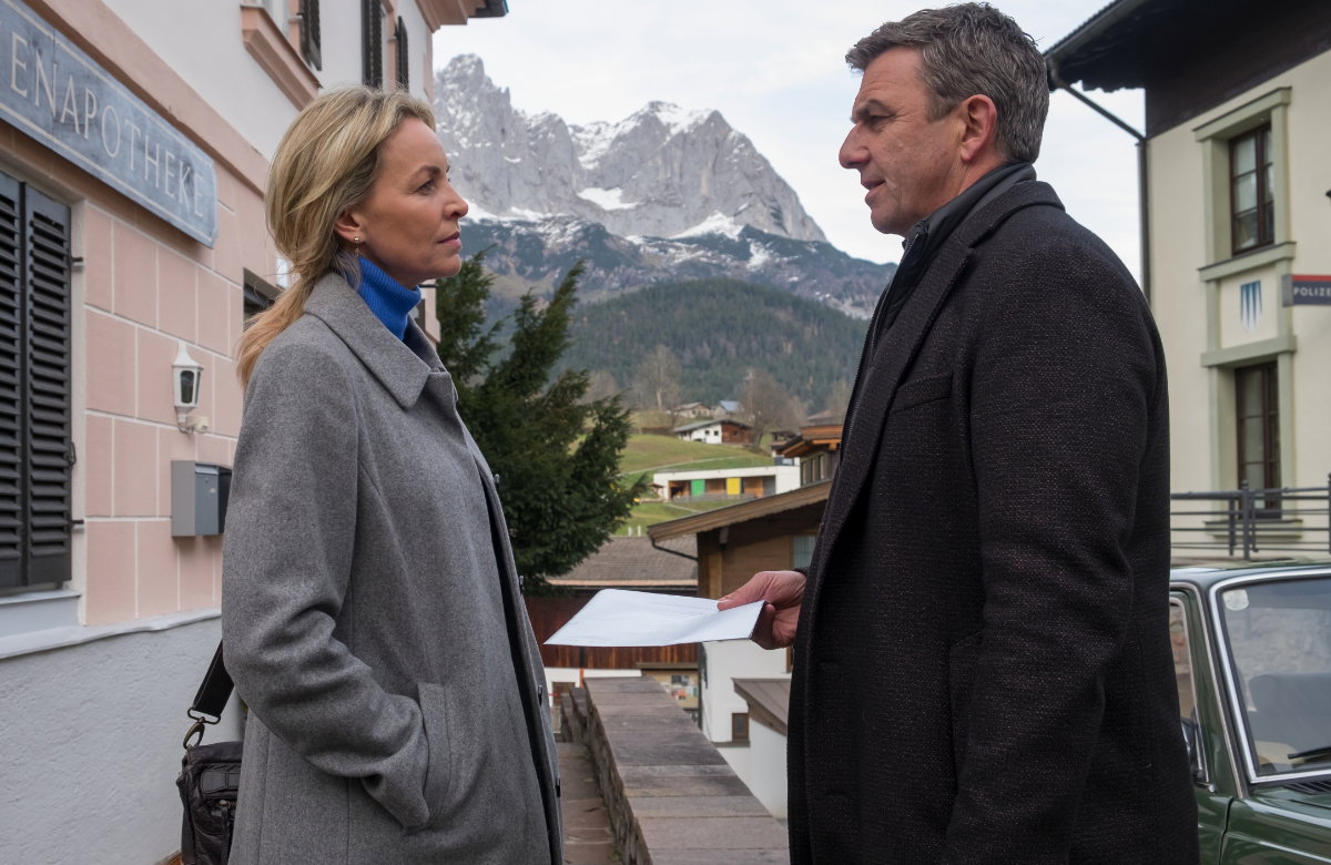 Franziska und Martin stehen sich bei "Der Begdoktor" gegenüber