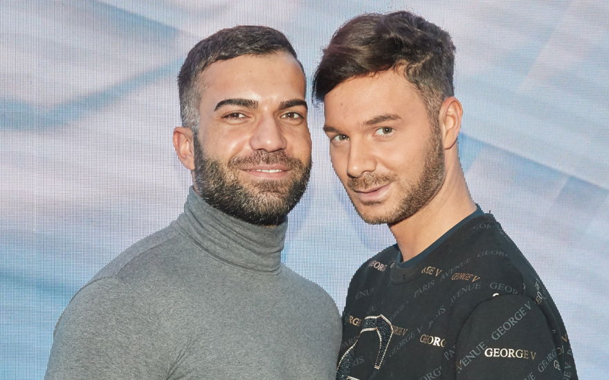 Sam Dylan und Rafi Rachek lächeln