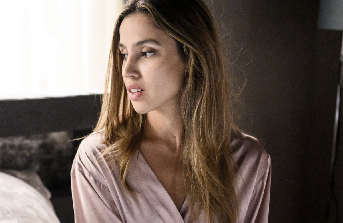 Chiara guckt bei "Alles was zählt" traurig nach unten
