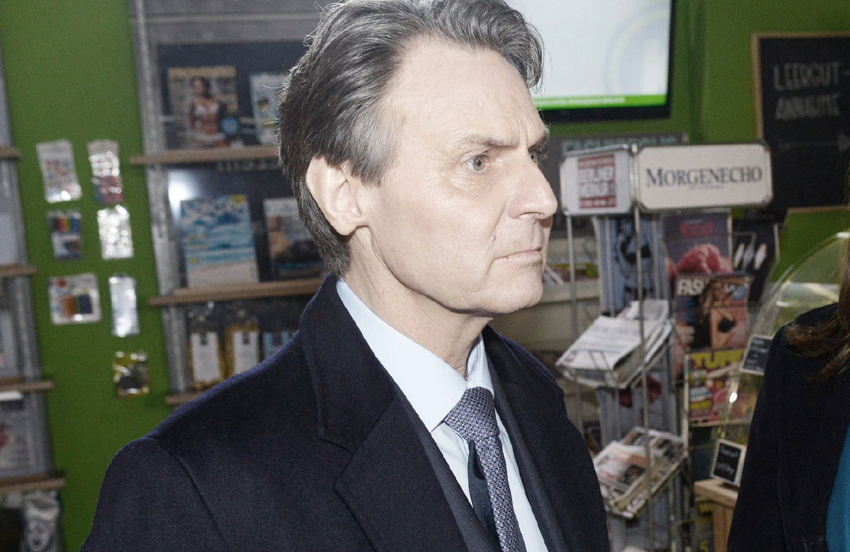 Wolfgang Bahro guckt bei GZSZ als Jo Gerner ernst