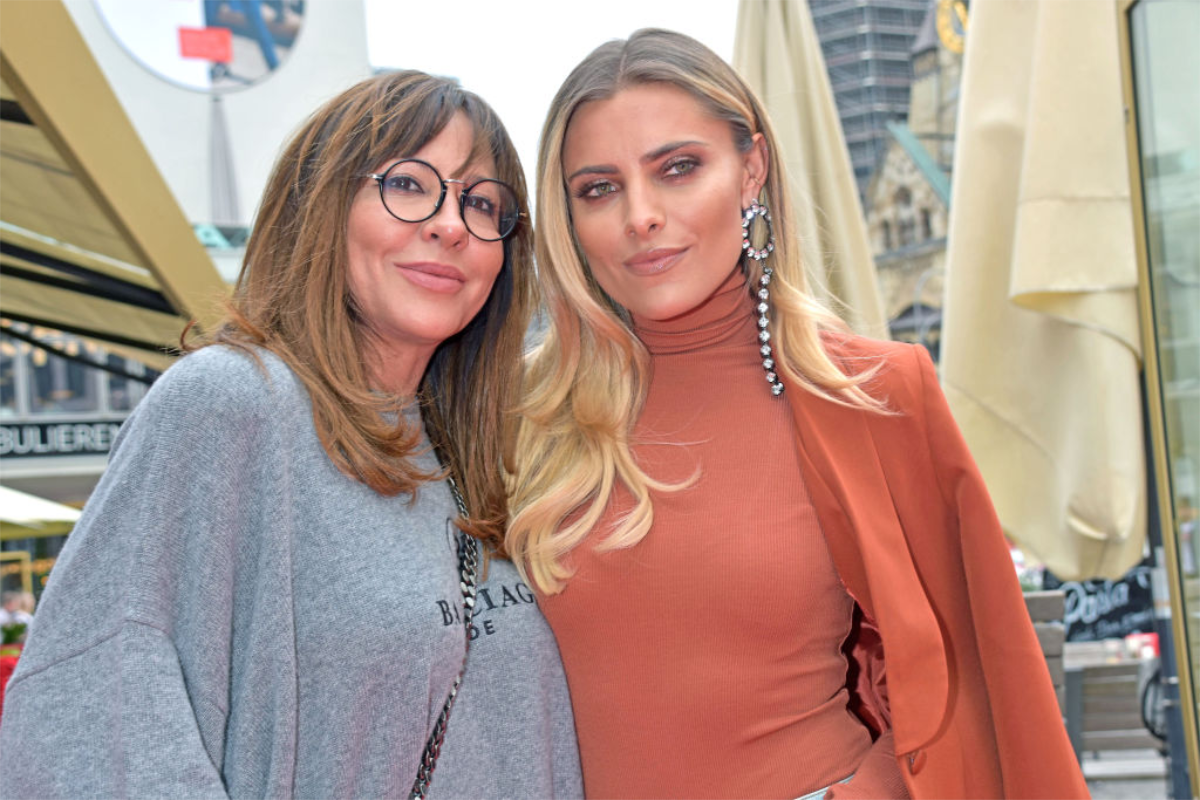 Sophia Thomalla und Mutter Simone Thomalla Arm in Arm.