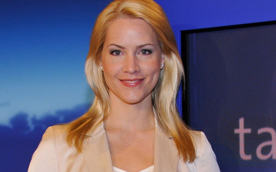 Judith Rakers lächelt