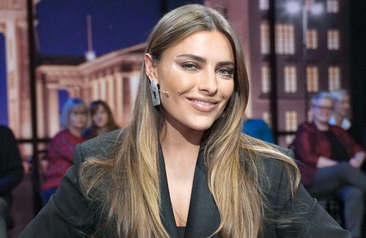 Sophia Thomalla lächelt