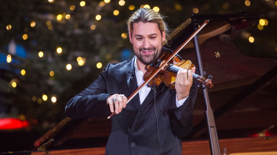 David Garrett spilt Geige und lächelt