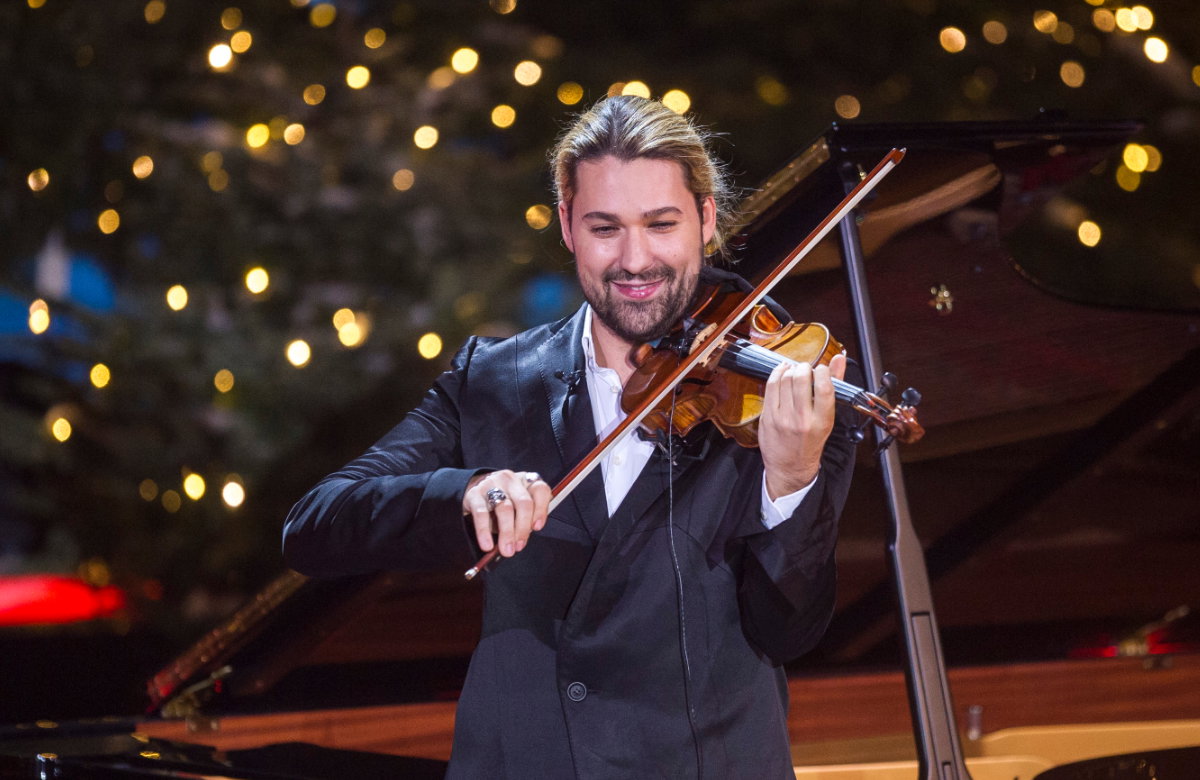 David Garrett spilt Geige und lächelt