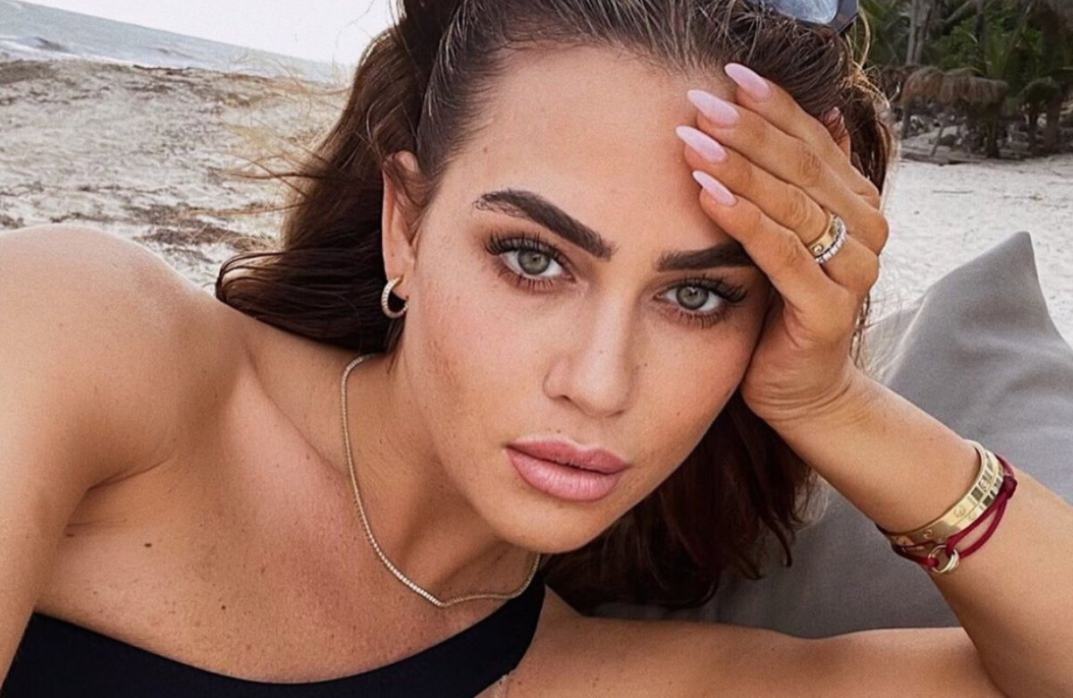 Jessica Haller posiert im Bikini