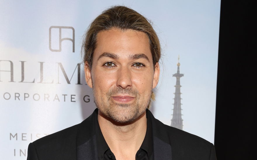 David Garrett lächelt in die Kamera