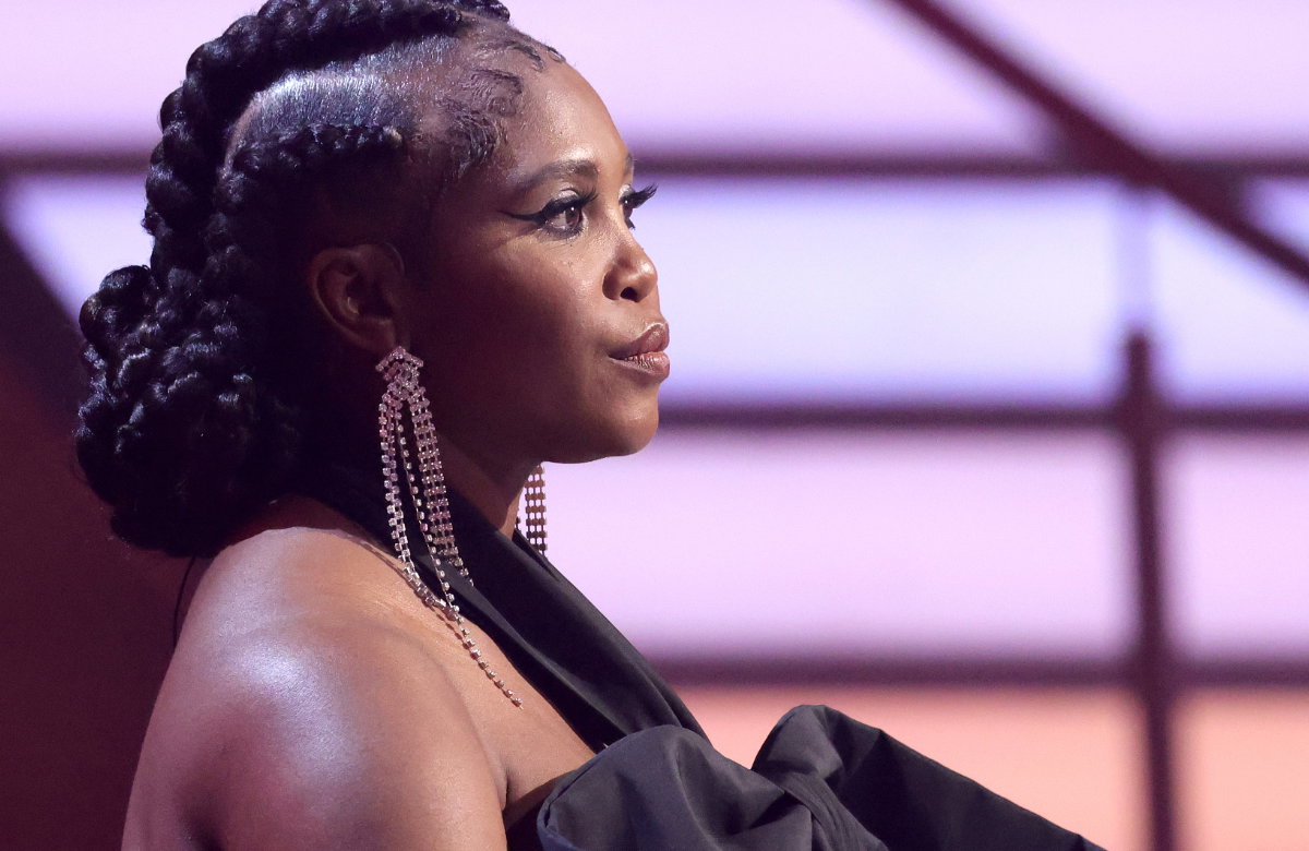 Motsi Mabuse von der Seite, ernster Blick