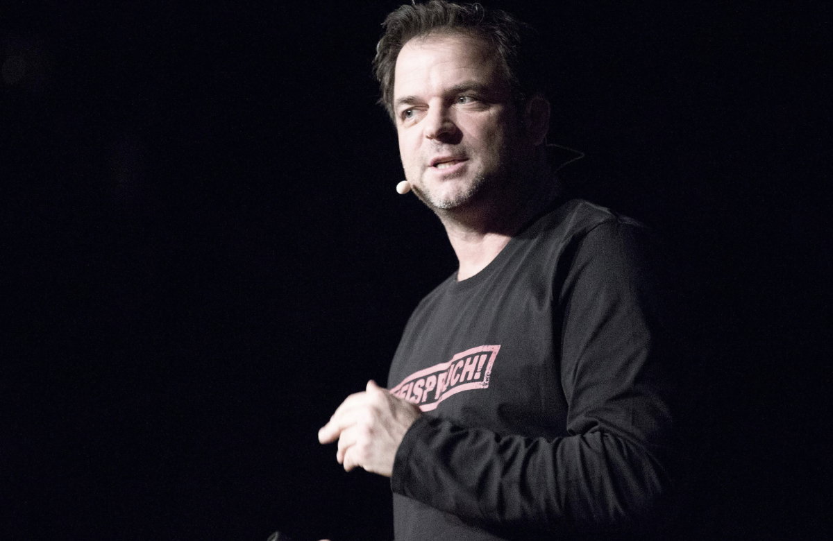 Martin Rütter guckt ernst