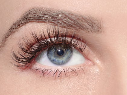 Wimpernverlängerung selber machen: Lash Extensions für Zuhause