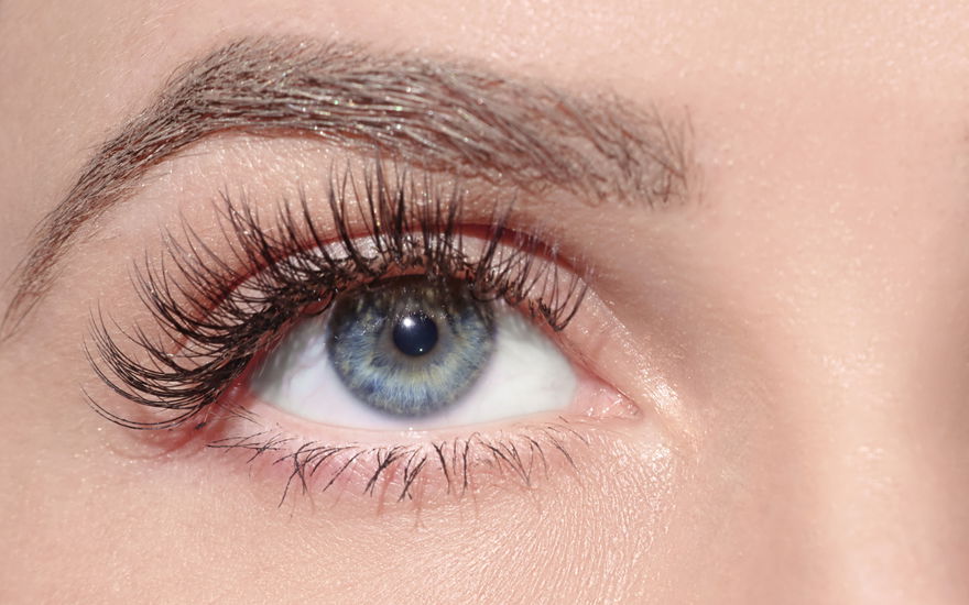 Wimpernverlängerung selber machen: Lash Extensions für Zuhause