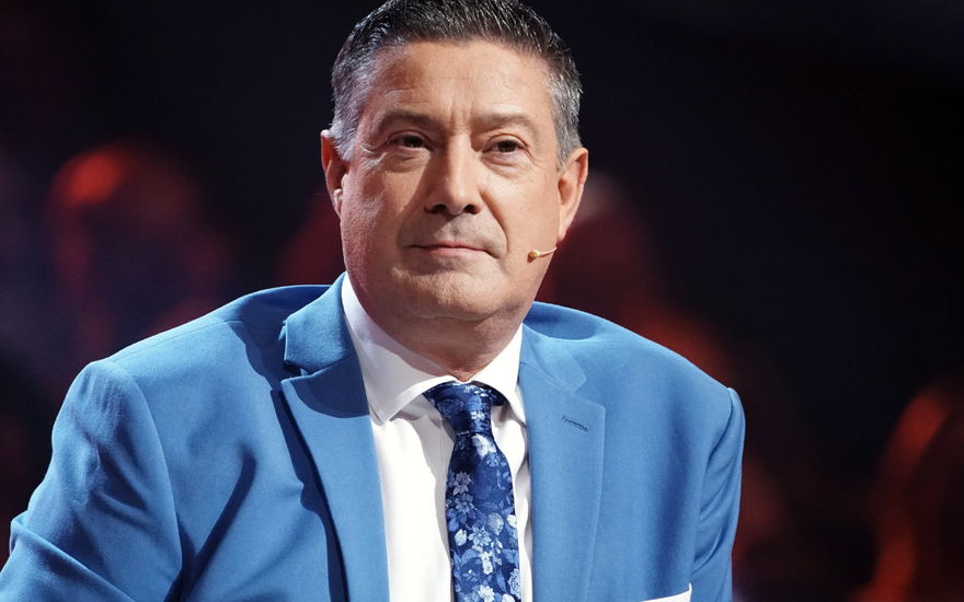 Joachim Llambi lächelt leicht