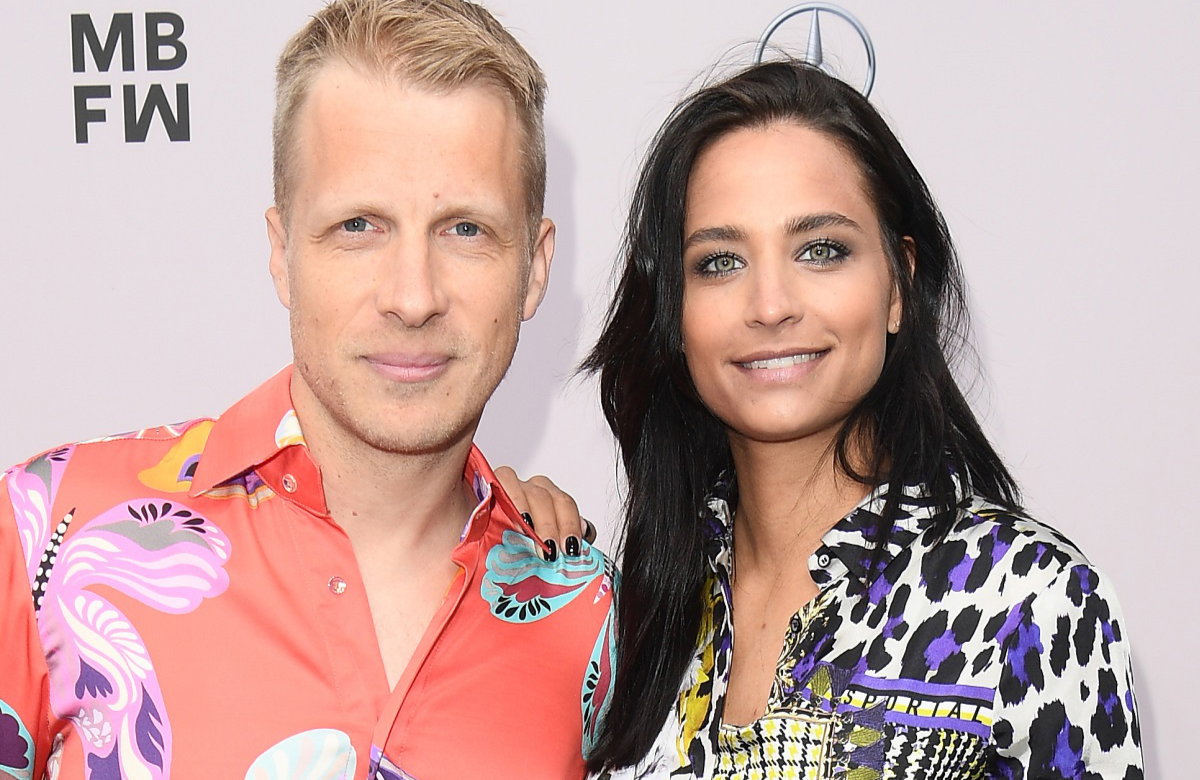 Oliver und Amira Pocher posieren glücklich
