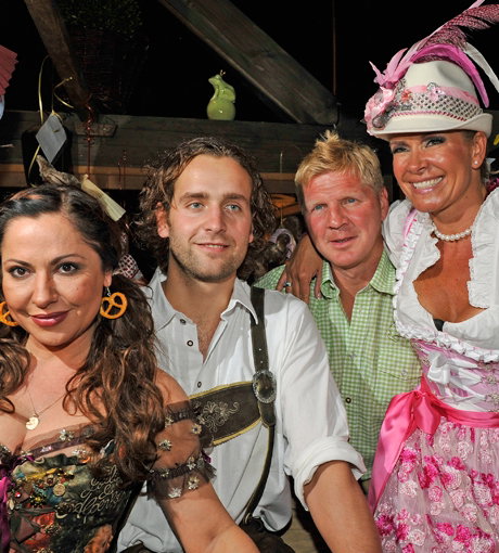 Lustige Runde: Simone Thomalla und Simon Heinevetter feiern mit Stefan und Claudia Effenberg