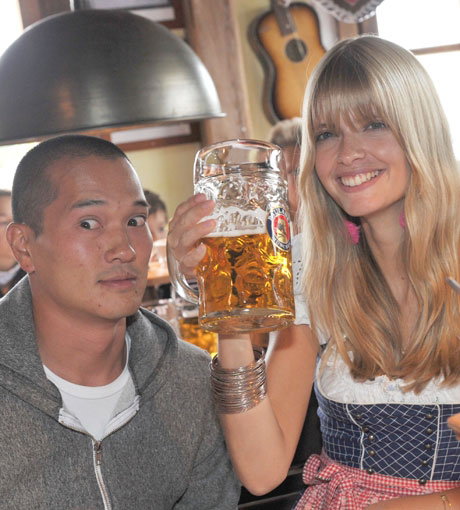 Gesichtet: Topmodel Julia Stegner und ihr Freund, der Fotograf Steven Pan