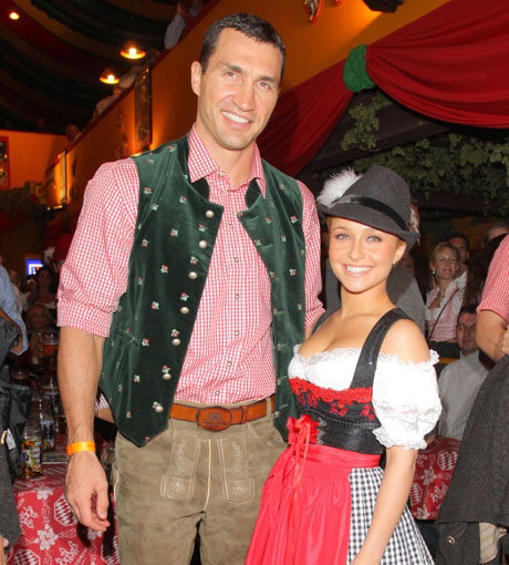 Anstich und "O`zapft is!". Bis zum 4. Oktober herrscht in Bayerns Hauptstadt Ausnahmezustand. Und auch die Promis schmeißen sich in ihre schönsten Trachten und feiern das 177. Oktoberfest. Erstmals dabei: US-Star Hayden Panettiere, die gemeinsam mit ihrem Freund Wladimir Klitschko die Wiesn am Wochenende unsicher machte