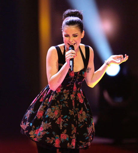 Im Anschluss performte Lena gemeinsam mit der Big Band ihren Hit "Satellite" und "Touch A New Day" live vor dem Publikum