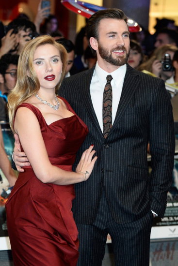 Sieht sie angezogen besser aus? Scarlett Johansson mit ihrem Verlobten Romain Dauriac