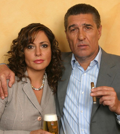 Sie gehörten zu den Traumpaaren Deutschlands - sie, die beliebte Leipziger "Tatort"-Kommissarin und er, der ruppige Ex-Manager des Fußballvereins Schalke 04. Doch das prickelnde Feuer zwischen von Simone Thomalla und Rudi Assauer ist 2009 endgültig erloschen