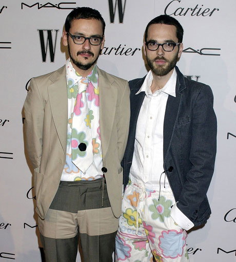 Das Designer-Duo Viktor & Rolf kennt man eigentlich nur mit ihren markanten Brillen